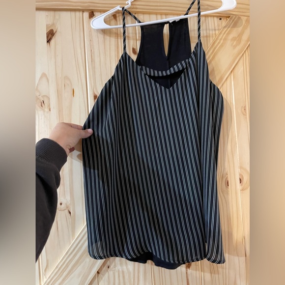 Tank tops - Picture 2 of 2